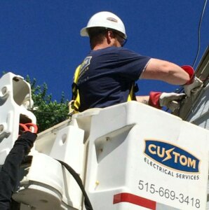 Bucket truck is available 24/7